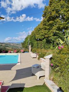 Swimmingpoolen hos eller tæt på country house pecora nera