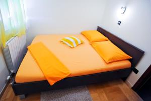 Ein Bett oder Betten in einem Zimmer der Unterkunft Apartments Domalu