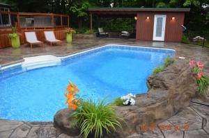 Swimmingpoolen hos eller tæt på Lecomte De La Fontaine