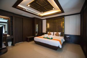 a bedroom with a large bed in a room at Hotel and Beach Bungalow at Lanta Resort in Ko Lanta