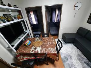 Posezení v ubytování Arlu's Place 2 Bedroom Condo