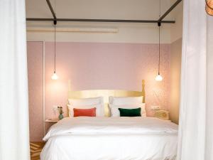 Postel nebo postele na pokoji v ubytování grätzlhotel Karmelitermarkt