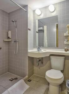 a bathroom with a toilet and a sink and a shower at Jinjiang Inn Taizhou Huangyan Jiufeng Park in Daidong +133 photos