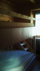 a pair of bunk beds in a room at Appartamento Le Chalet in Albosaggia