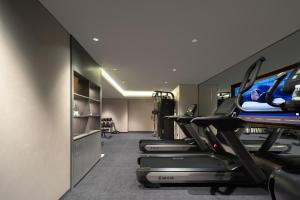 Fitness centrum a/nebo fitness zařízení v ubytování Atour Hotel Yiwu's Heart Xiuhu Park + 4 fotografie