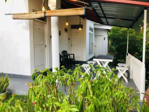 Κήπος έξω από το White House Weligama