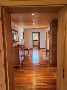 a hallway of a home with a wooden floor at Ferienwohnung Mei Ruh' in Burggen