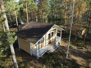 a small cabin in the middle of a forest at Kangasranta in Savonlinna