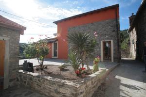 a courtyard of a house with potted plants on it at Agriturismo Giumin in Rocchetta di Vara