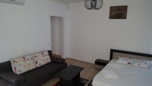 Postel nebo postele na pokoji v ubytování Garsoniere Dinu