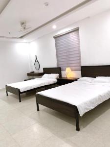 Voodi või voodid majutusasutuse Nhà nghỉ Sunday A Lưới toas