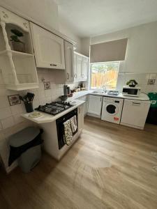 Η κουζίνα ή μικρή κουζίνα στο Coventry 3 Bedroom Property