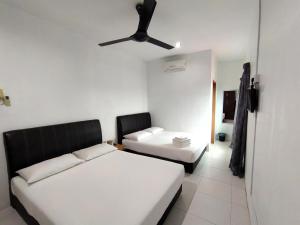 En eller flere senge i et værelse på Guesthouse Fasa 2B