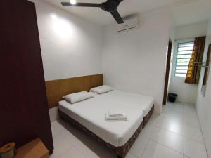 En eller flere senge i et værelse på Guesthouse Fasa 2B + 4 billeder