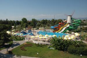 Bazén v ubytování Starlight Resort Hotel nebo v jeho okolí