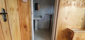 Phòng tắm tại Lushoto Coffee Lodge