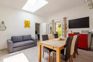 a living room with a table and a couch at Casa Relax - Bellavista Sauna & SPA by TrulloVista in Martina Franca