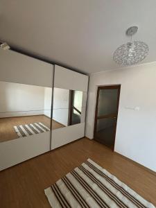 Postel nebo postele na pokoji v ubytování Apartament 2 camere