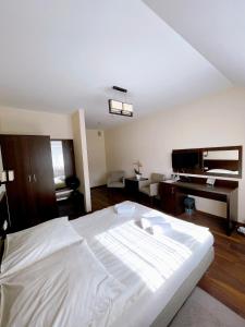 Ένα ή περισσότερα κρεβάτια σε δωμάτιο στο Hotel Pod Chełmem