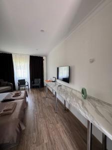 a living room with a long counter in a room at Мотель "Козачок" з рестораном у Чинадієві in Mukacheve