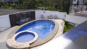 an overhead view of a swimming pool in a backyard at Villa Dalia Puncak P2-12 in Cianjur