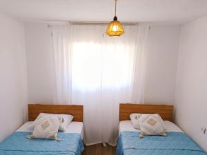 two beds in a bedroom with a window at Neoth Deshe 770 in Safed