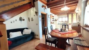 O bucătărie sau chicinetă la Villa-Giardino "Le None"