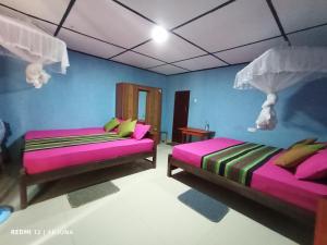 Una cama o camas en una habitación de nalin and song