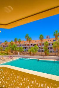 Swimmingpoolen hos eller tæt på BuEnA ViBrA Tenerife Sur