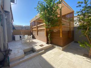 Το κτήριο όπου στεγάζεται  το διαμέρισμα