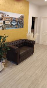 a brown leather couch in a living room at La Casa di Edo in Montale