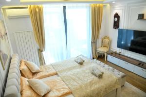 Una televisión o centro de entretenimiento en Residence LUX