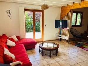 Chalet Anilou entre Annecy et la Clusaz le grand Bornand TV 또는 엔터테인먼트 센터