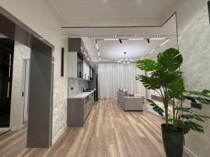 O bucătărie sau chicinetă la Lovita VIP Apartment in Nizami str