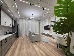 Un televizor și/sau centru de divertisment la Lovita VIP Apartment in Nizami str