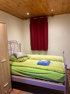 Voodi või voodid majutusasutuse LONGER LIFE Stone House toas