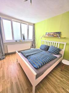 Ένα ή περισσότερα κρεβάτια σε δωμάτιο στο ruhiges Apartment mit guter Anbindung