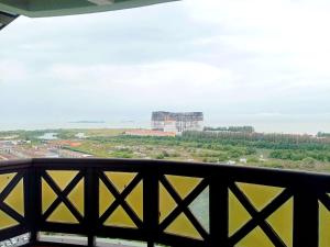 Balkón nebo terasa v ubytování Costa Mahkota Two Bedroom Seaview Mahkota Parade , Hospital , Pahlawan