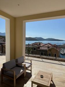 a living room with a couch and a table at One Bedroom Sea View Apartment - Lustica Marina in Radovici