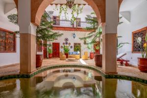 Πισίνα στο ή κοντά στο Riad Saba
