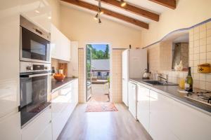 Η κουζίνα ή μικρή κουζίνα στο Casa Jazmin, beautiful Andalucian Villa near Competa