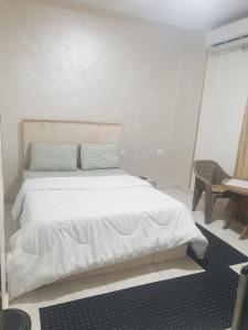 En eller flere senge i et værelse på Andy Guest House Pyramids View + 48 billeder