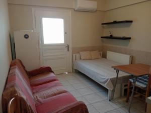 a room with a bed and a table and a couch at 35m2 apt close to beach in Lygia