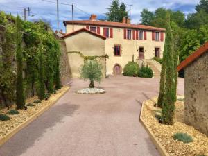 a large house with a driveway in front of it at LE JARDIN SUSPENDU Domaine Le Carteron in Montfaucon