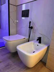 Ένα μπάνιο στο Elena Suites +35 φωτογραφίες