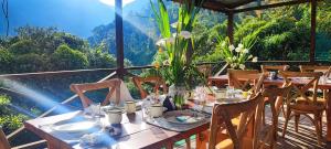 a wooden table with chairs and plates of food on it at El Color de Mis Rêves in Villamaría