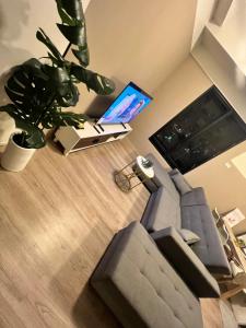 TV a/nebo společenská místnost v ubytování The Median 1209