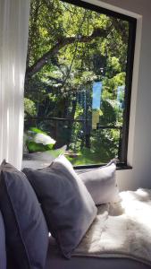a window with a bunch of pillows in a room at Rancho Carolina Cabana Panther in Rancho Queimado
