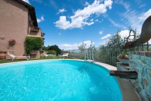 Der Swimmingpool an oder in der Nähe von Casa Lari