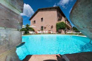 Der Swimmingpool an oder in der Nähe von Casa Lari